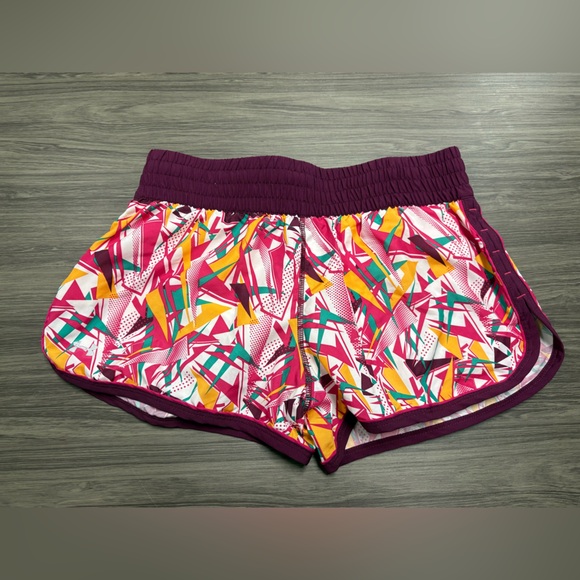 Under Armour semi-fitted heatgear shorts Size Small - Picture 1 of 3